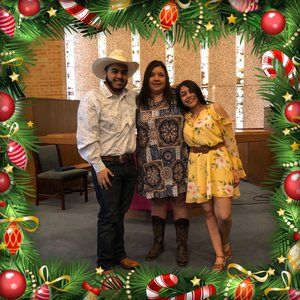 Meet your Posher, Lora